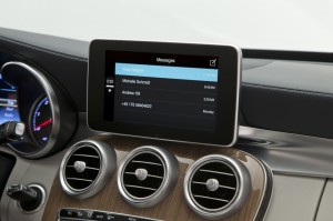 Mercedes-Benz + Apple CarPlay